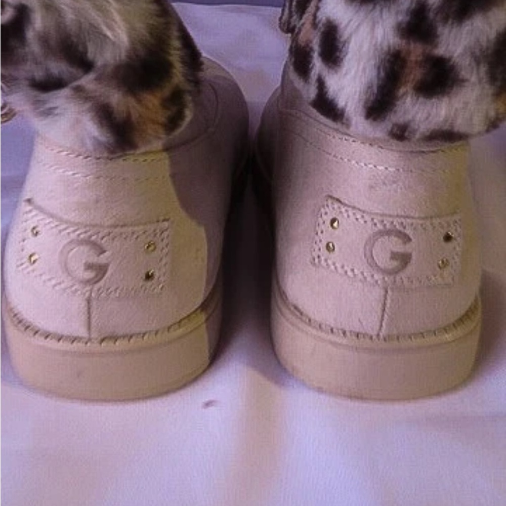Guess cream boots with cheetah print fur